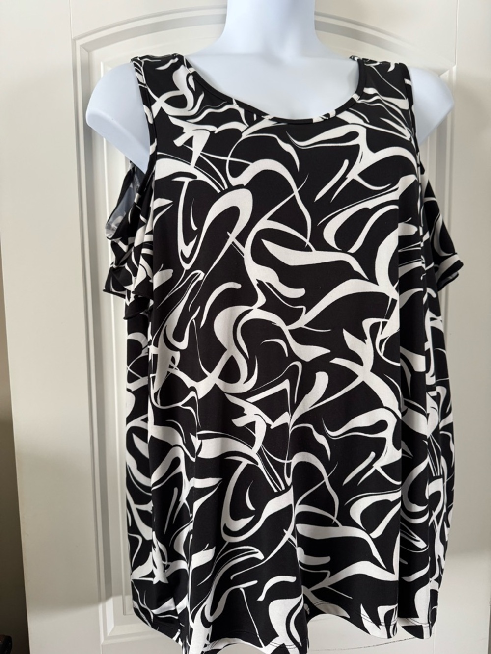 LAURA Paris Black & White Abstract Cold-Shoulder Top